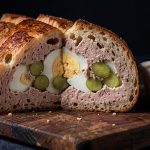 Burger au Magret de Canard, Saucisson et Morbier